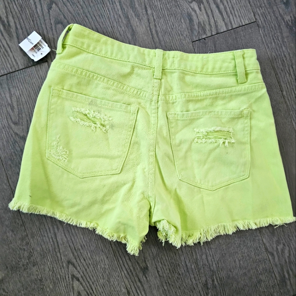 Shorts - Picture 2 of 3